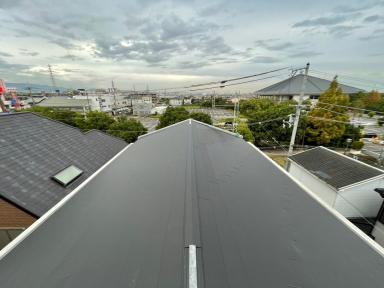 ～家を守る賢い選択！スレート屋根カバー工法で実現する安心と快適～